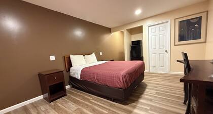 Travelers Motor Lodge