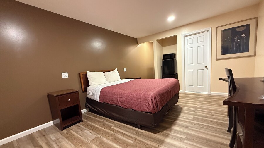 Travelers Motor Lodge