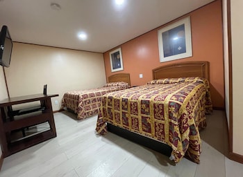 Travelers Motor Lodge