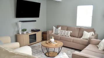 Smart-tv och eldstad