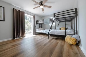3 bedrooms, iron/ironing board, WiFi (free), bed sheets