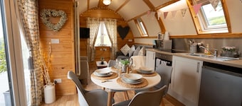 Luxury Wooden Cabin With Wood Fired Hot Tub