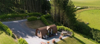 Luxury Wooden Cabin With Wood Fired Hot Tub