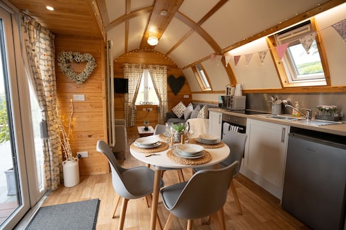 Luxury Wooden Cabin With Wood Fired Hot Tub