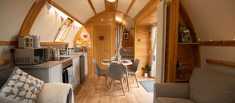 Luxury Wooden Cabin With Wood Fired Hot Tub