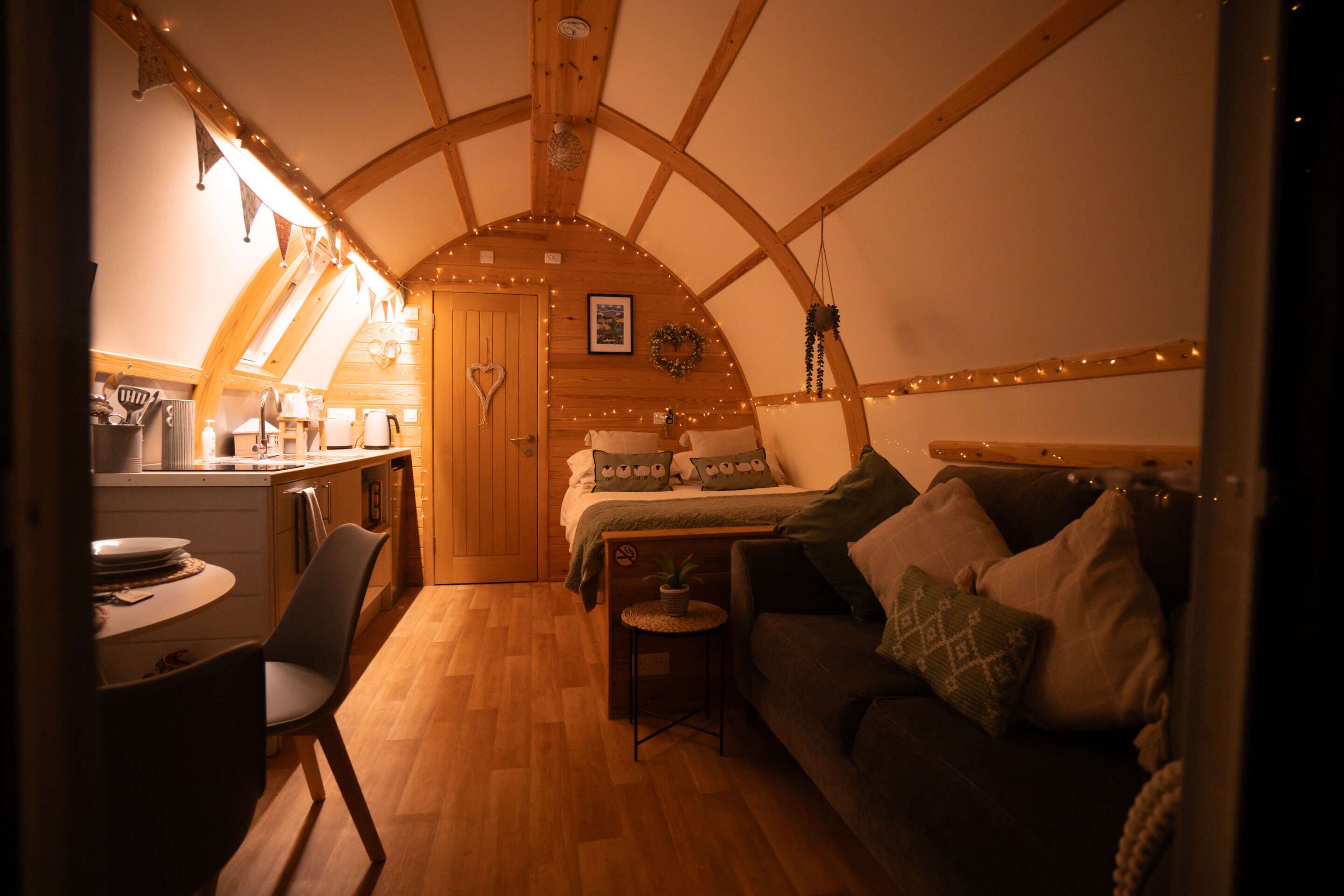 1 bedroom, travel crib, internet