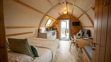1 bedroom, travel crib, internet, wheelchair access