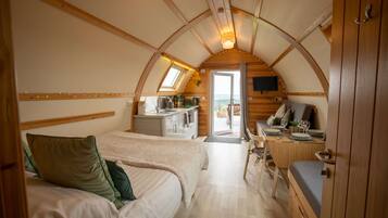 1 bedroom, travel cot, Internet