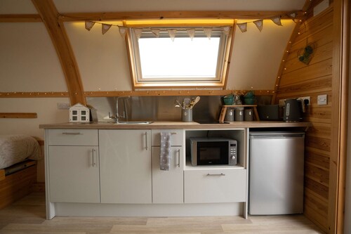 Accessible and Cosy Ensuite Cabin with Hot Tub