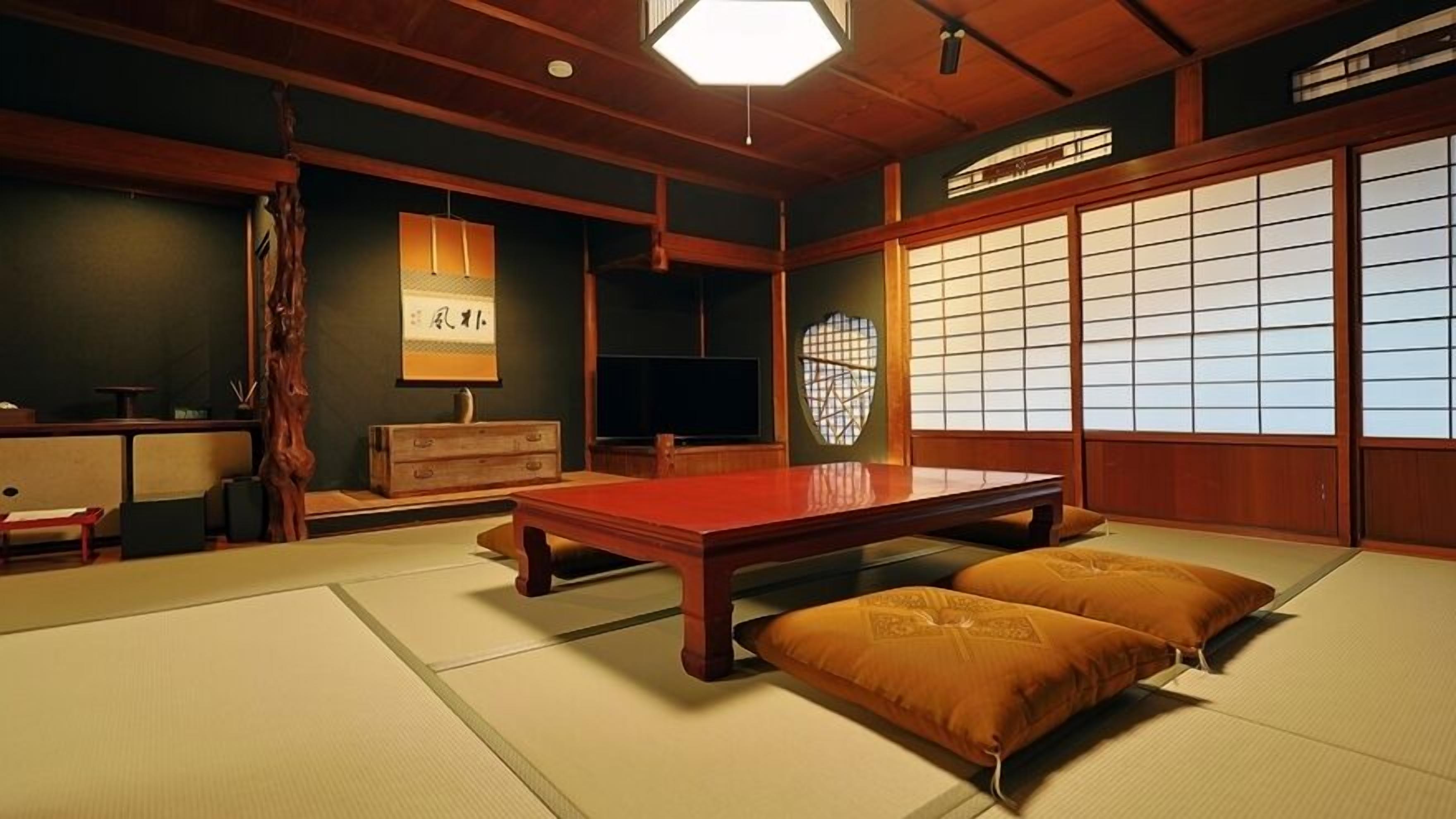 Une pièce de style japonais traditionnel, avec un sol recouvert de tatamis, une basse table en bois, des coussins, un paravent shoji et une lanterne suspendue.