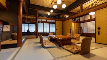 Habitación tradicional, para no fumadores, baño privado (Japanese style, Kiku, 10+7.5+5 Tatami) | Escritorio y wifi gratis