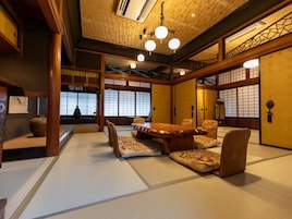Habitación tradicional, no fumadores, baño privado (Japanese style, Kiku, 10+7.5+5 Tatami) | Edredones de plumas, caja fuerte, decoración individual