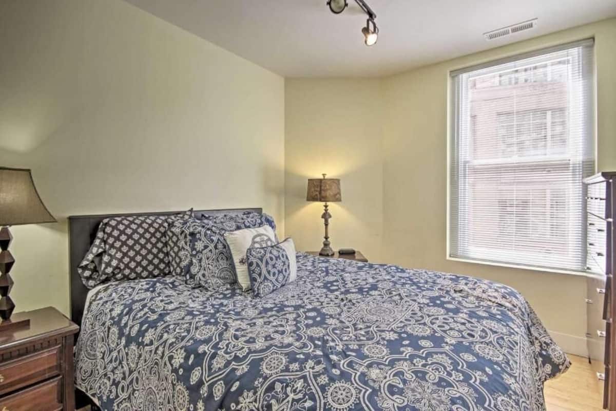 1 bedroom, individually decorated, individually furnished, desk