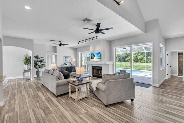 Smart TV, books - Spacious 5-bedroom house in lovely Rotonda West with fast WiFi and Private Pool (Rotonda West)