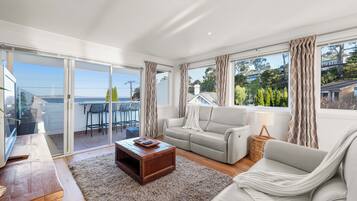 Comfort House, Beach View | Living area