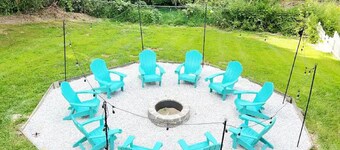 Luxe 10 guest Cottage Ski/Golf/Fire Pit/Lakes/Hike