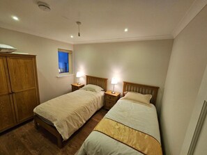 3 habitaciones, tabla de planchar con plancha y wifi gratis