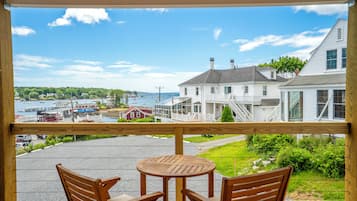 Executive Room, 1 King Bed, Balcony, Ocean View | Terrace/patio