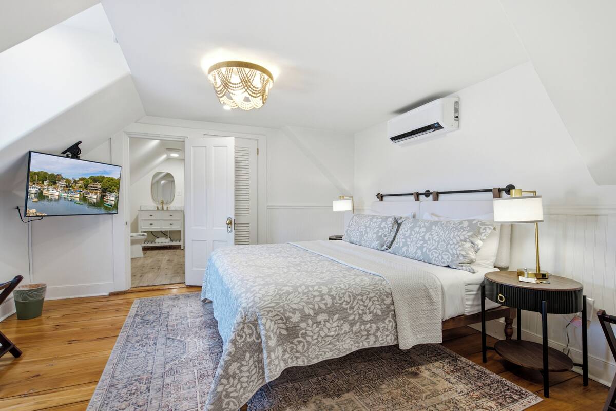 Romantic Room, 1 King Bed, Ocean View | Egyptian cotton sheets, premium bedding, memory foam beds