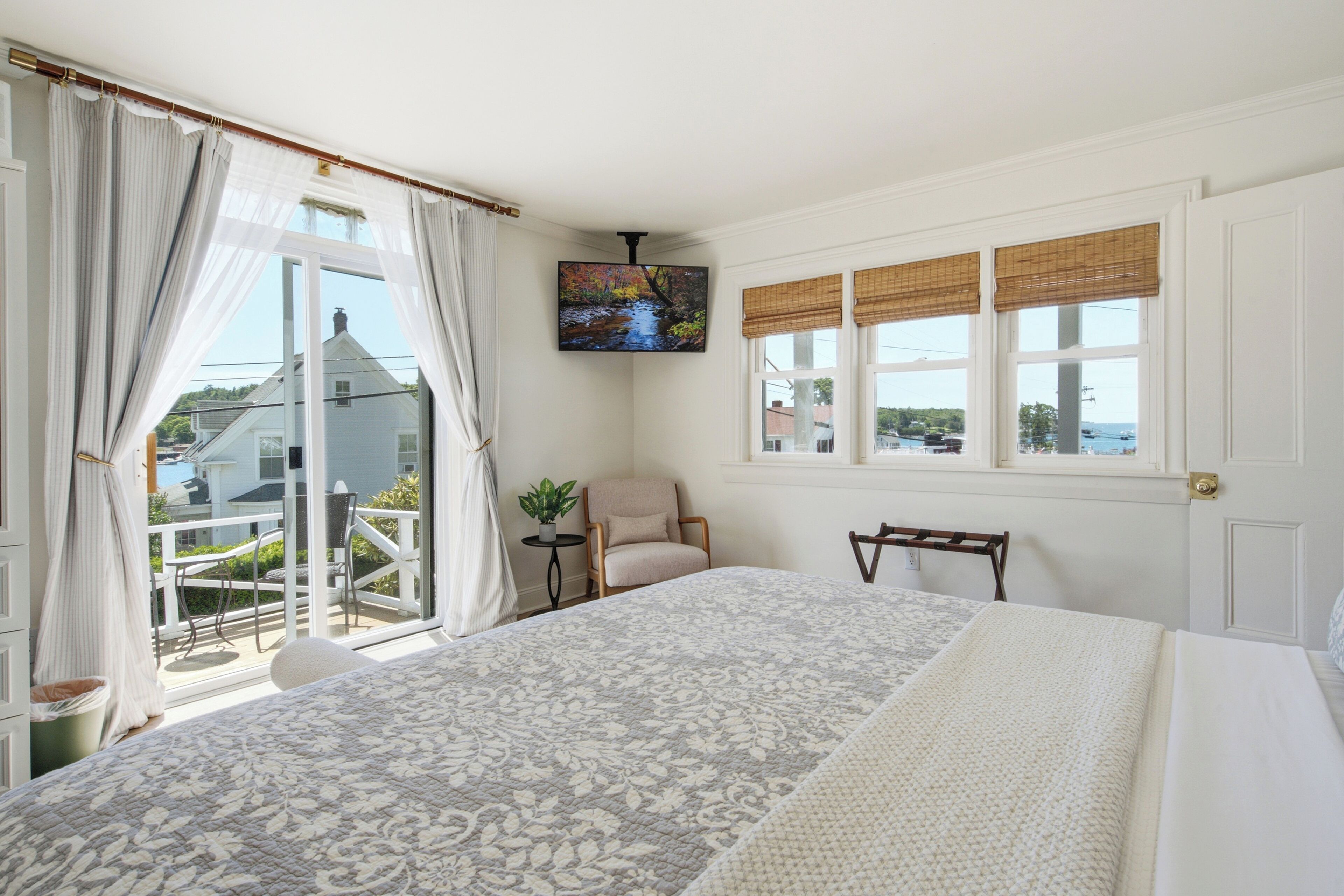 Chambre Confort, 1 très grand lit, balcon, vue sur le port | Draps en coton égyptien, literie de qualité