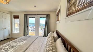 Habitación ejecutiva, 1 cama de matrimonio grande, balcón, vistas al mar | 1 dormitorio, sábanas de algodón egipcio, ropa de cama de alta calidad