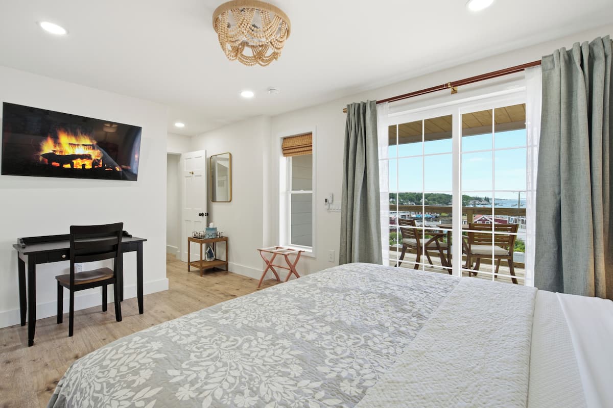 Executive Room, 1 King Bed, Balcony, Ocean View | Egyptian cotton sheets, premium bedding, memory foam beds