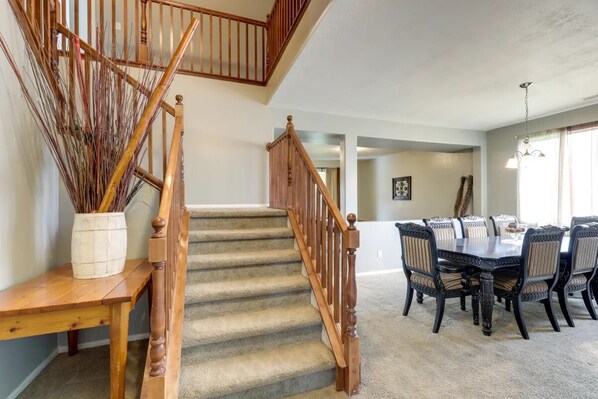 Dining - Luxury 8-bedroom house in Silicon Slopes- Ski-Chewfaster (Lehi)