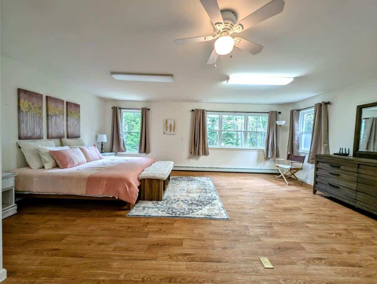 3 habitaciones, escritorio, tabla de planchar con plancha y wifi 
