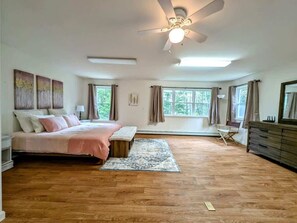 3 bedrooms, desk, iron/ironing board, WiFi