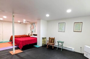 3 bedrooms, desk, iron/ironing board, WiFi
