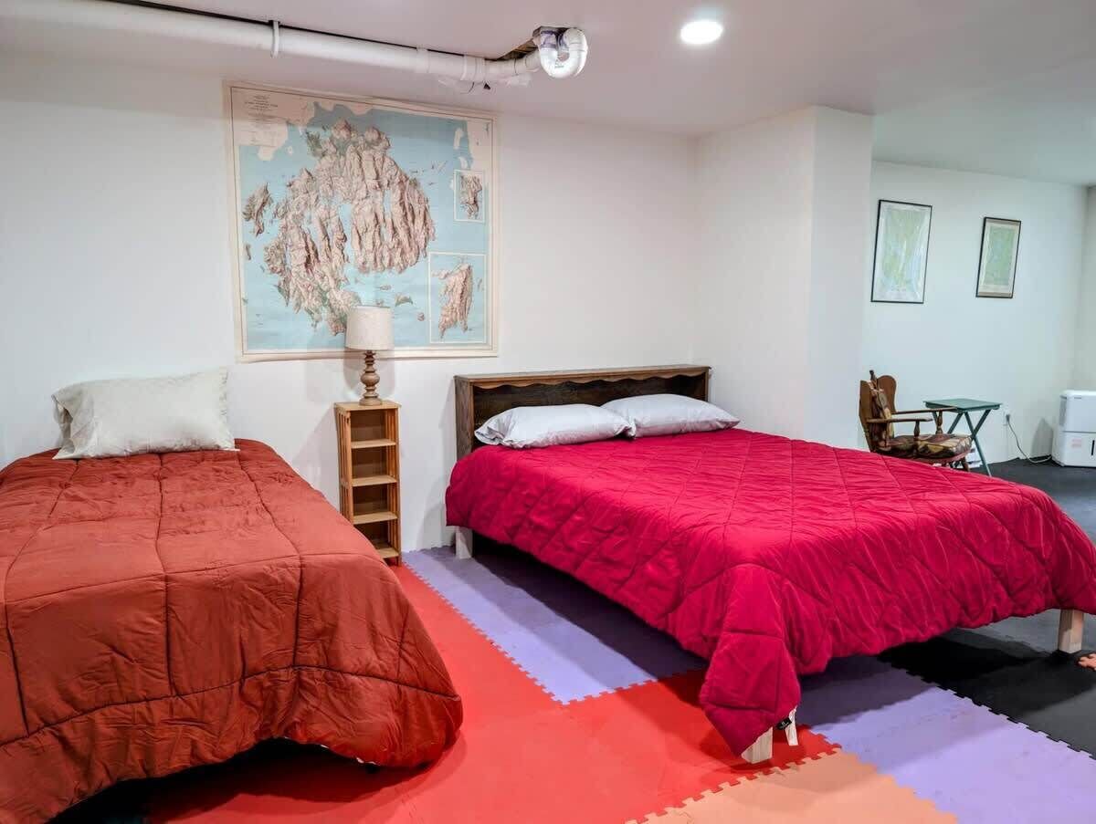 3 habitaciones, escritorio, tabla de planchar con plancha y wifi 