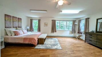 3 bedrooms, desk, iron/ironing board, WiFi