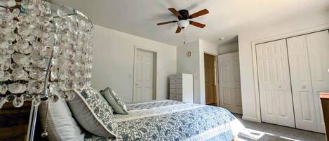 3 bedrooms, desk, iron/ironing board, WiFi