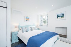 5 bedrooms, iron/ironing board, Internet - Ty Gwyn Farmhouse, Holiday Cottage Whitesands, Sleeps 9, 5 bedrooms,  bathrooms (Haverfordwest)