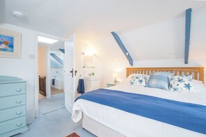 5 bedrooms, iron/ironing board, Internet