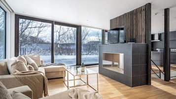 House, 4 Bedrooms | Living room