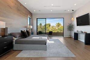 4 bedrooms, desk, iron/ironing board, free WiFi - Chic 4-bedroom villa with WiFi, AC in vibrant Los Angeles (Los Angeles)