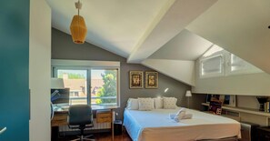 4 bedrooms, desk, iron/ironing board, WiFi - Casa de Diseño con Piscina Privada y Jardín (Las Rozas de Madrid)
