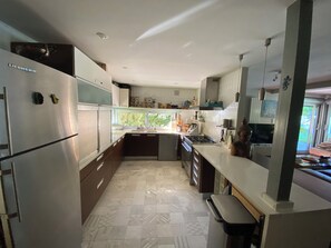 Réfrigérateur, micro-ondes, four, lave-vaisselle