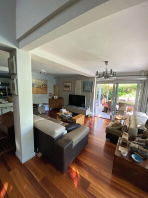 TV connectée, cheminée