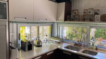 Refrigerador, microondas, horno y lavavajillas