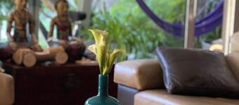 Casa de Diseño con Piscina Privada y Jardín