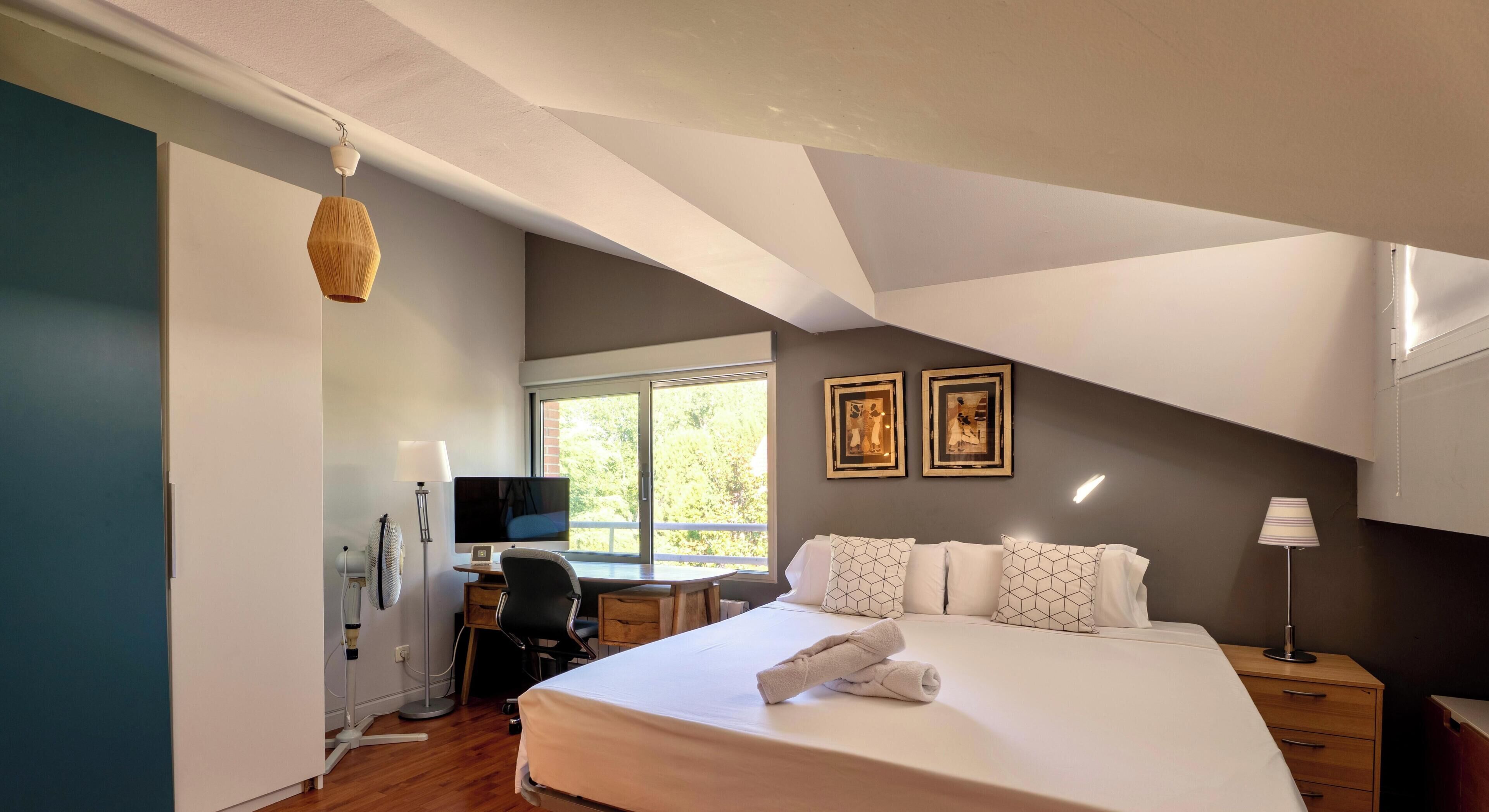 Casa De Diseño Con Piscina Privada Y Jardín - Torrelodones