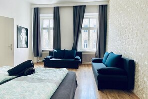 3 bedrooms, iron/ironing board, WiFi, bed sheets - Comfy 3BR Apt In Prime  Location (Vienna)