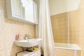 Hair dryer, towels, soap, shampoo