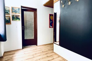 Interior - Comfy 3BR Apt In Prime  Location (Vienna)