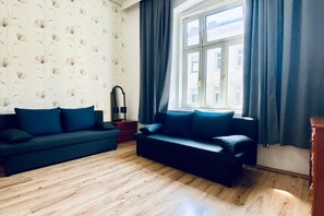 Smart TV - Comfy 3BR Apt In Prime  Location (Vienna)