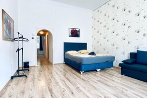 3 makuuhuonetta, silitysrauta/-lauta, Wi-Fi, vuodevaatteet