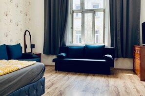 Smart TV - Comfy 3BR Apt In Prime Location (Vienna)