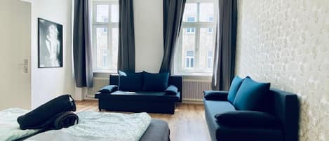 3 chambres, fer et planche à repasser, Wi-Fi, draps fournis